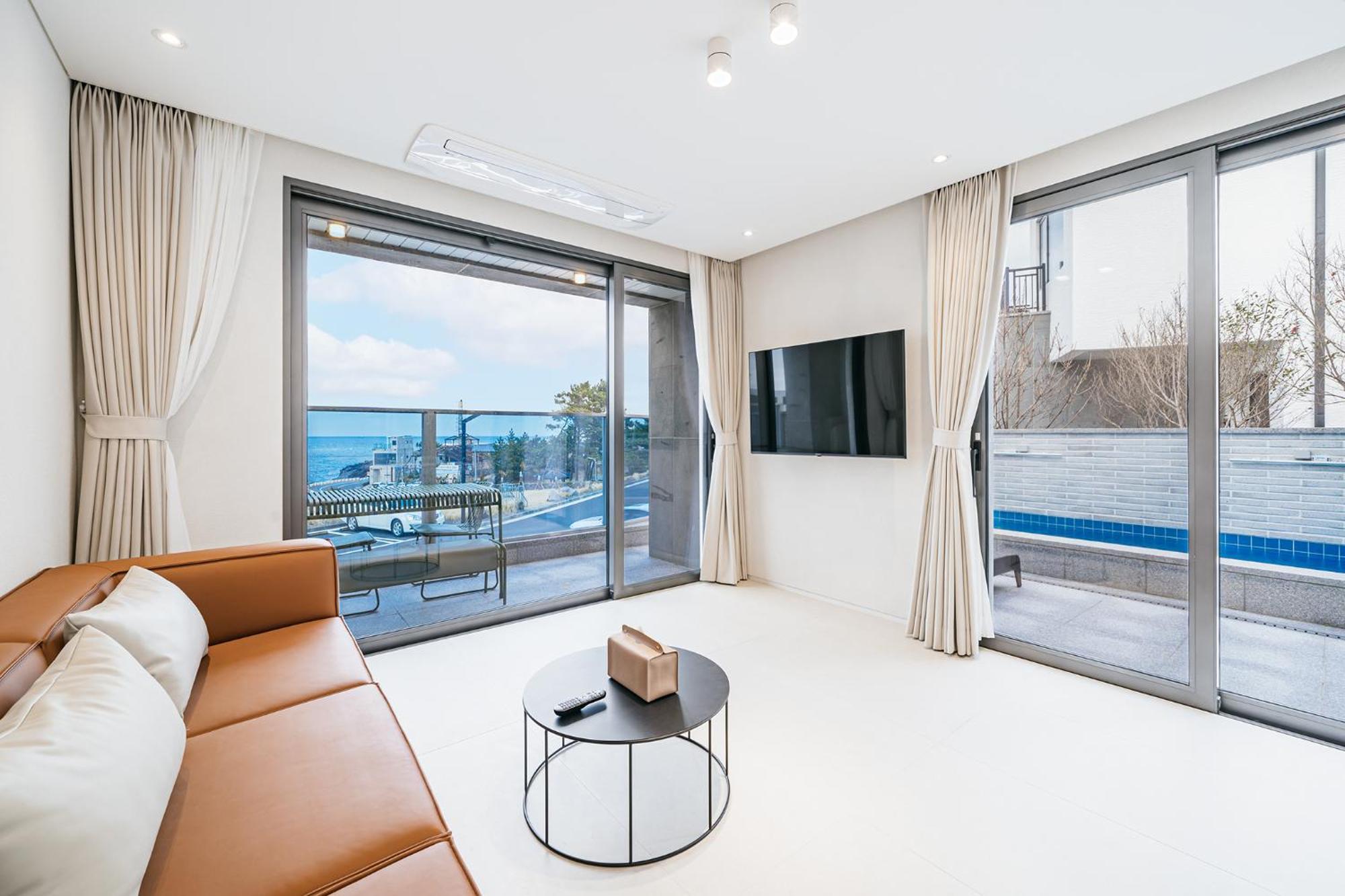 Ddosi Aewol Pool Villa 済州市 エクステリア 写真